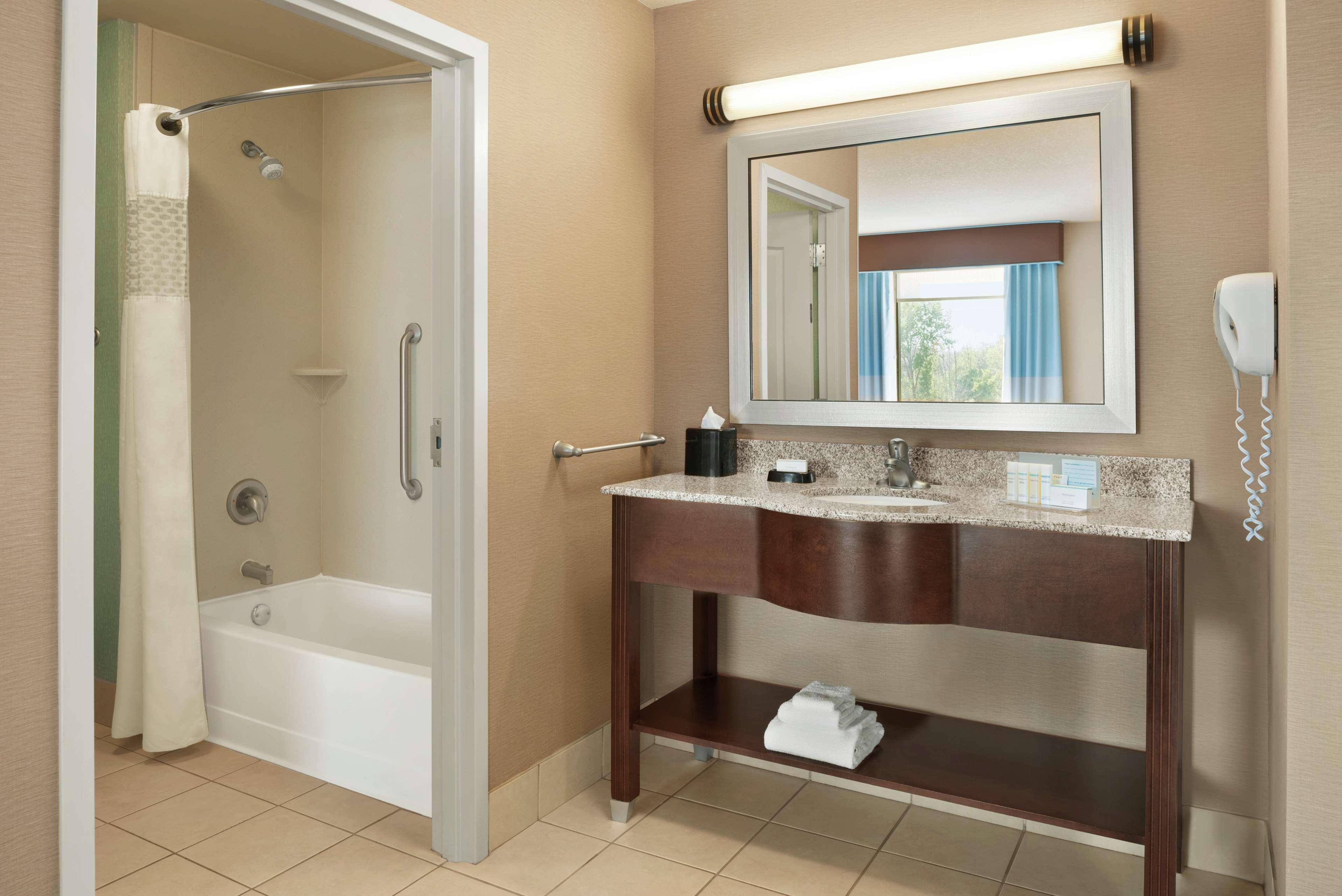 Hampton Inn & Suites Grafton Bagian luar foto